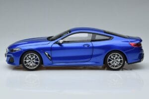 BMW M850i G15 Azul Metálico Norev 1:18 183286 Metal - imagem 4 de 7