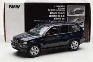 BMW X5 4.4i E53 Azul Escuro Kyosho 1:18 08521DB Metal - imagem 8 de 8