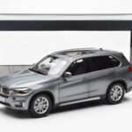 BMW X5 F15 Space Cinzento Paragon 1:18 - image 8 of 8