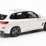 BMW X5 G05 Branco Paragon 1:18 - image 3 of 8