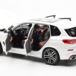 BMW X5 G05 Branco Paragon 1:18 - image 5 of 8