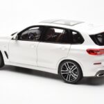 BMW X5 G05 Branco Paragon 1:18 - image 7 of 8