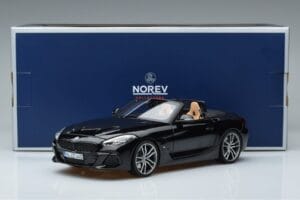 BMW Z4 G29 Preto Metálico Norev 1:18 183272 Metal - imagem 7 de 7
