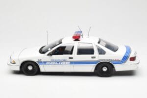 Chevrolet Caprice Sebring Polícia UT Models 1:18 21029 Metal - imagem 3 de 6