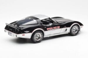 Chevrolet Corvette C3 Pace Car Indianapolis 500 1978 UT Models 1:18 21070 Metal - imagem 2 de 6