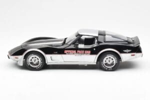 Chevrolet Corvette C3 Pace Car Indianapolis 500 1978 UT Models 1:18 21070 Metal - imagem 3 de 6
