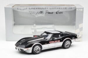 Chevrolet Corvette C3 Pace Car Indianapolis 500 1978 UT Models 1:18 21070 Metal - imagem 6 de 6