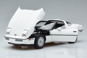 Chevrolet Corvette C4 Branco AUTOart 1:18 71243 Metal - imagem 2 de 8