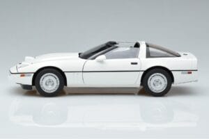 Chevrolet Corvette C4 Branco AUTOart 1:18 71243 Metal - imagem 4 de 8