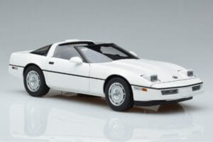 Chevrolet Corvette C4 Branco AUTOart 1:18 71243 Metal - imagem 6 de 8