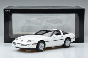 Chevrolet Corvette C4 Branco AUTOart 1:18 71243 Metal - imagem 8 de 8