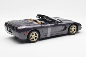Chevrolet Corvette C5 Cabriolet Roxo Pérola Metálico UT Models 1:18 21010 Metal - imagem 2 de 6