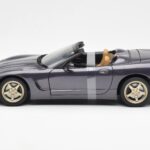 Chevrolet Corvette C5 Cabriolet Roxo Pérola Metálico UT Models 1:18 - image 3 of 6