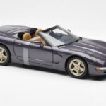 Chevrolet Corvette C5 Cabriolet Roxo Pérola Metálico UT Models 1:18 - image 4 of 6
