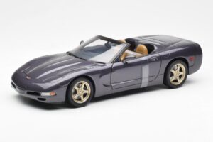 Chevrolet Corvette C5 Cabriolet Roxo Pérola Metálico UT Models 1:18