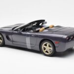 Chevrolet Corvette C5 Cabriolet Roxo Pérola Metálico UT Models 1:18 - image 5 of 6