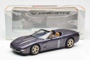 Chevrolet Corvette C5 Cabriolet Roxo Pérola Metálico UT Models 1:18 21010 Metal - imagem 6 de 6