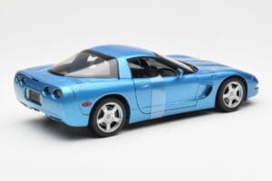 Chevrolet Corvette C5 Azul Metálico UT Models 1:18 21004 Metal - imagem 2 de 6