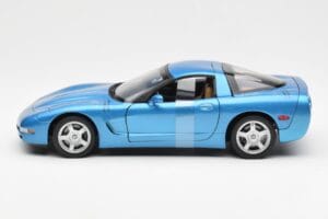 Chevrolet Corvette C5 Azul Metálico UT Models 1:18 21004 Metal - imagem 3 de 6