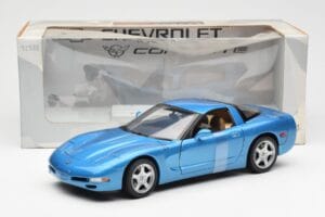 Chevrolet Corvette C5 Azul Metálico UT Models 1:18 21004 Metal - imagem 6 de 6