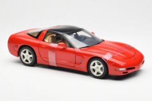 Chevrolet Corvette C5 Hardtop Vermelho UT Models 1:18 21041 Metal - imagem 4 de 6