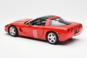 Chevrolet Corvette C5 Hardtop Vermelho UT Models 1:18 21041 Metal - imagem 5 de 6