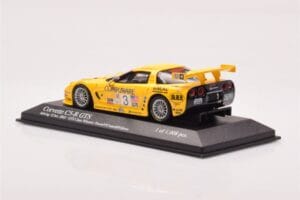 Chevrolet Corvette C5R #3 O. Gavin / J. O'Connell / R. Fellows Sebring 12 Hours 2003 Minichamps 1:43 400031403 Metal - imagem 3 de 4