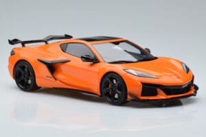 Chevrolet Corvette C8 Z06 Laranja GT Spirit 1:18 GT417 Resina - imagem 4 de 6