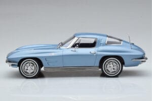 Chevrolet Corvette C2 Sting Ray Azul Norev 1:18 189050 Metal - imagem 3 de 6