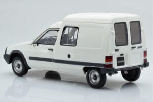 Citroen C15 E Branco Otto 1:18 OT956B Resina - imagem 4 de 6