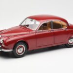 Daimler 250 V8 Vermelho Paragon 1:18 PA-98312