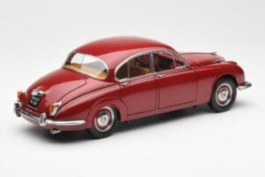 Daimler 250 V8 Vermelho Paragon 1:18 PA-98312 Metal - imagem 3 de 8