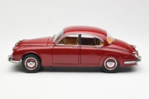 Daimler 250 V8 Vermelho Paragon 1:18 PA-98312 Metal - imagem 4 de 8