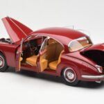 Daimler 250 V8 Vermelho Paragon 1:18 PA-98312 - image 5 of 8