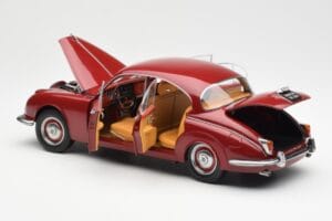 Daimler 250 V8 Vermelho Paragon 1:18 PA-98312 Metal - imagem 5 de 8