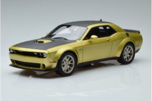 Dodge Challenger R/T Scat Pack Widebody 50.º Aniversário GT Spirit 1:18 GT411 Resina