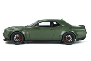 Dodge Challenger R/T SCAT Pack Widebody Verde GT Spirit 1:18 GT815 Resina - imagem 3 de 5