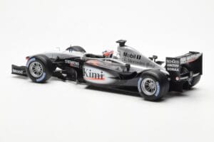 McLaren MP4/17D #6 K. Raikkonen F1 2003 Hot Wheels 1:18 B1650 Metal - imagem 4 de 6