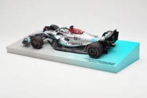 Mercedes AMG Petronas W13 E Performance #63 G. Russell Brazilian GP 1st Win 2022 Minichamps 1:18 113222163 Resina - imagem 3 de 4
