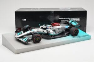 Mercedes AMG Petronas W13 E Performance #63 G. Russell Brazilian GP 1st Win 2022 Minichamps 1:18 113222163 Resina - imagem 4 de 4