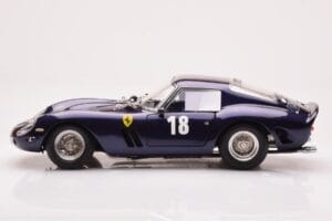 Ferrari 250 GTO Monterey Historic Races Laguna Seca 2004 CMC 1:18 M-255 Metal - imagem 3 de 7