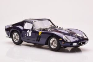 Ferrari 250 GTO Monterey Historic Races Laguna Seca 2004 CMC 1:18 M-255 Metal - imagem 4 de 7
