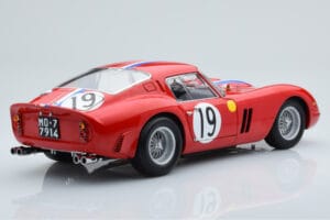Ferrari 250 GTO #19 24 Hours of Le Mans 1962 Kyosho 1:18 08438A Metal - imagem 3 de 10