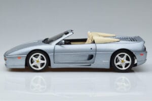 Ferrari F355 Spider Hot Wheels 1:18 23907 Metal - imagem 4 de 7
