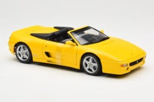 Ferrari F355 Spider Amarelo UT Models 1:18 180074031 Metal - imagem 4 de 6