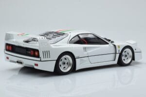 Ferrari F40 Branco Pérola Italy Kyosho 1:18 08416PWT-G Metal - imagem 3 de 8