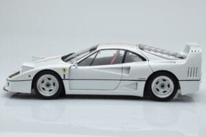 Ferrari F40 Branco Pérola Italy Kyosho 1:18 08416PWT-G Metal - imagem 4 de 8