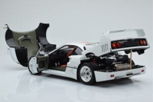 Ferrari F40 Branco Pérola Italy Kyosho 1:18 08416PWT-G Metal - imagem 5 de 8