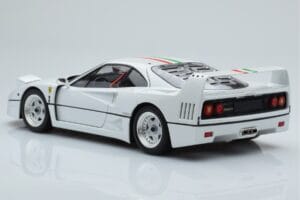 Ferrari F40 Branco Pérola Italy Kyosho 1:18 08416PWT-G Metal - imagem 7 de 8