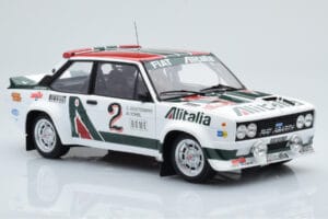 Fiat 131 Abarth Alitalia #2 W. Röhrl / C. Geistdörfer Rally Monte Carlo 1978 Kyosho 1:18 08376G Metal - imagem 6 de 10